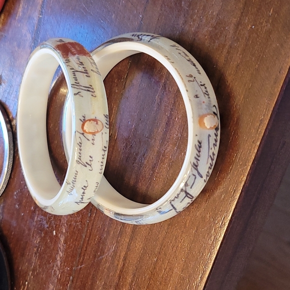 2 Bangle bracelets - Picture 2 of 2